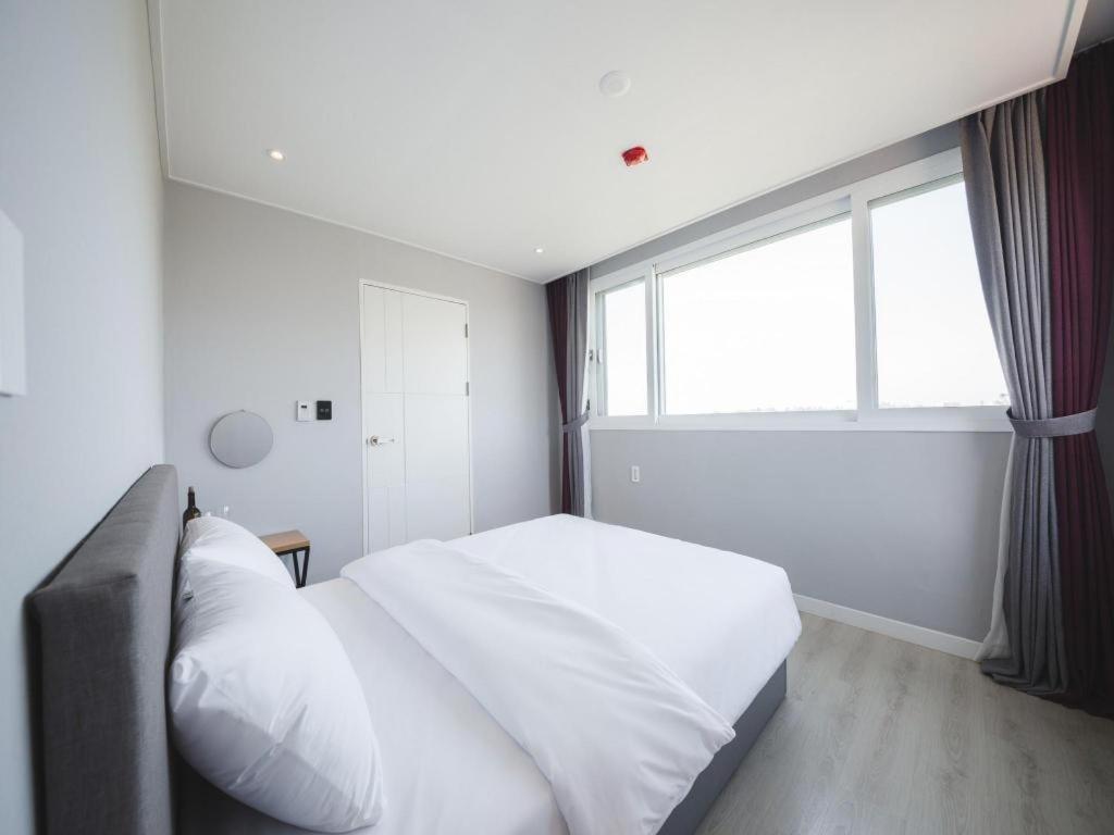 Sallys Jeju Hotel Zewnętrze zdjęcie